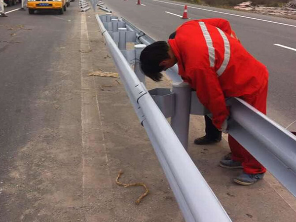 重慶高速公路防撞護欄板